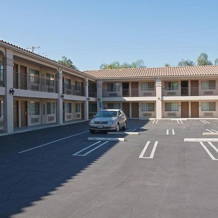 Burbank Inn And Suites Exterior photo