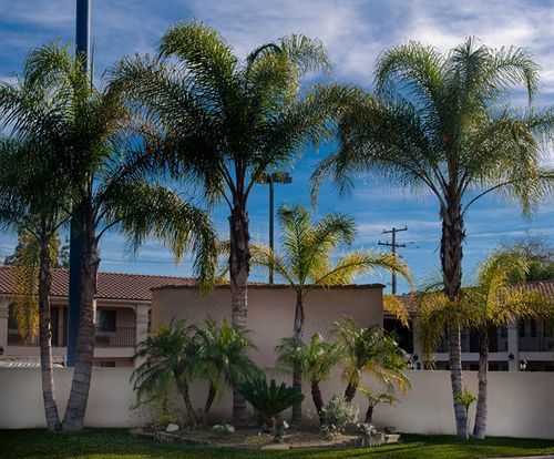 Burbank Inn And Suites Exterior photo