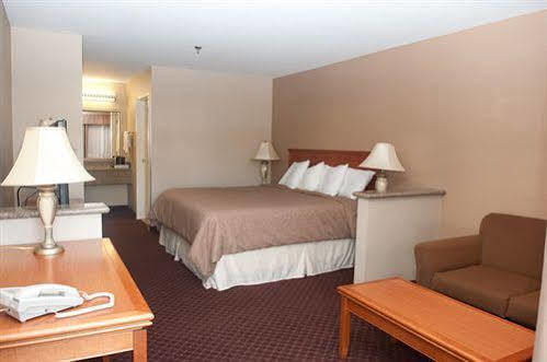 Burbank Inn And Suites Exterior photo