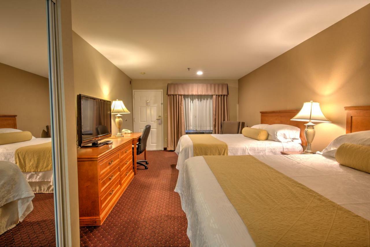 Burbank Inn And Suites Exterior photo